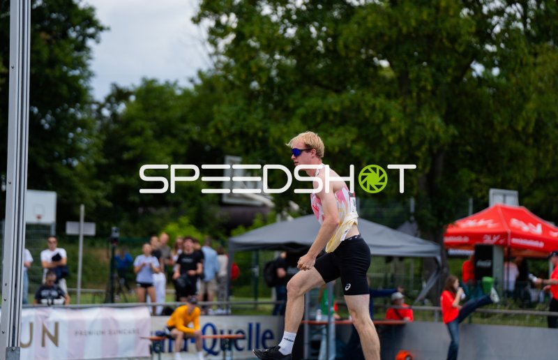 Athlet beim Sprint im Michael-Hoffmann-Stadion Mannheim