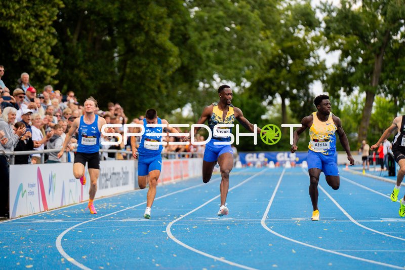 Elvis Afrifa und Benedikt Thomas Wallstein im 100m-Sprint im Michael-Hoffmann-Stadion