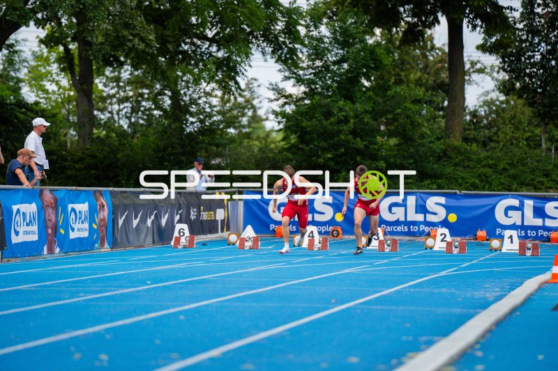 Felix Schulze (#86) und Paul Erdle (#81) beim Sprint-Start in Mannheim
