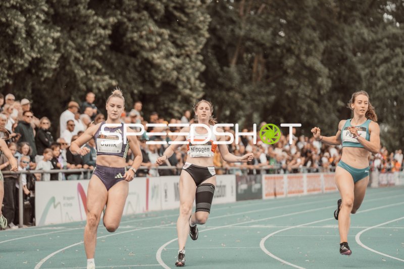 Lisa Nippgen und Daria Peter beim Sprint im Michael-Hoffmann-Stadion Mannheim