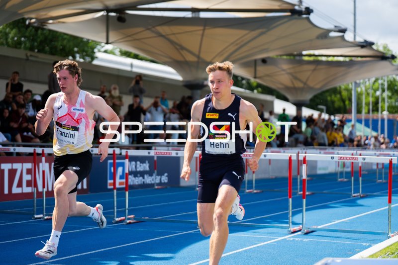 Daniel Hehn und Rafael Franzini im 110m-Hürdenlauf beim Bauhaus Juniorengala Mannheim