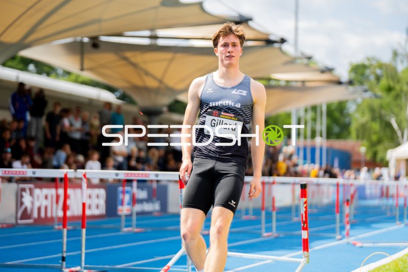 Tom Gillard (#315) beim 110m-Hürdenlauf in Mannheim