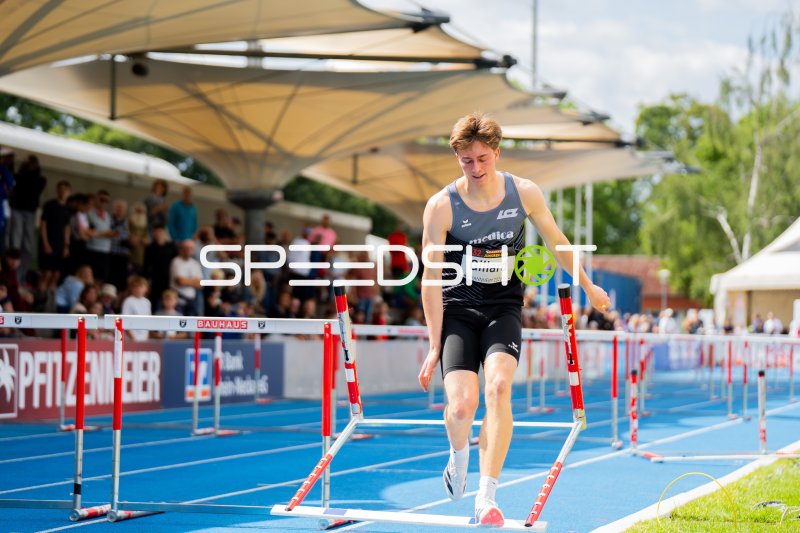 Tom Gillard (#315) beim 110m-Hürdenlauf in Mannheim