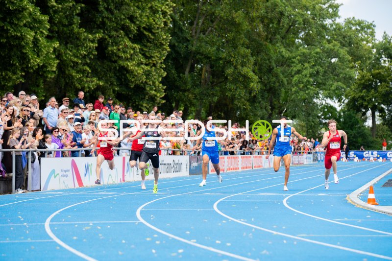Robin Ganter, Felix Schulze und Paul Erdle im Sprint-Finale im Michael-Hoffmann-Stadion