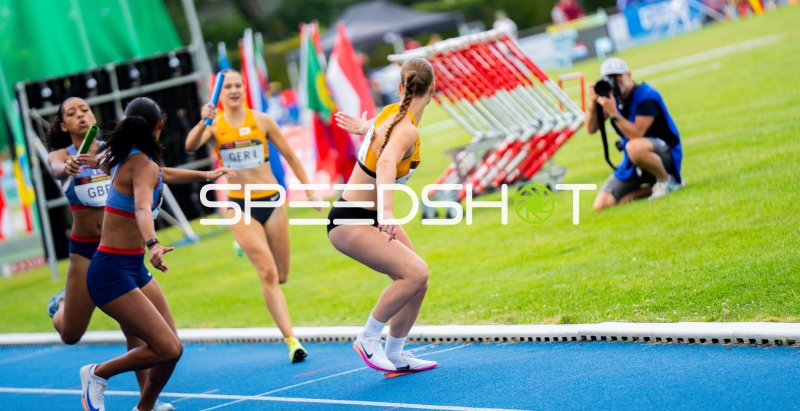4x100m-Staffel: Stafettenwechsel zwischen GBR und GER I im Michael-Hoffmann-Stadion