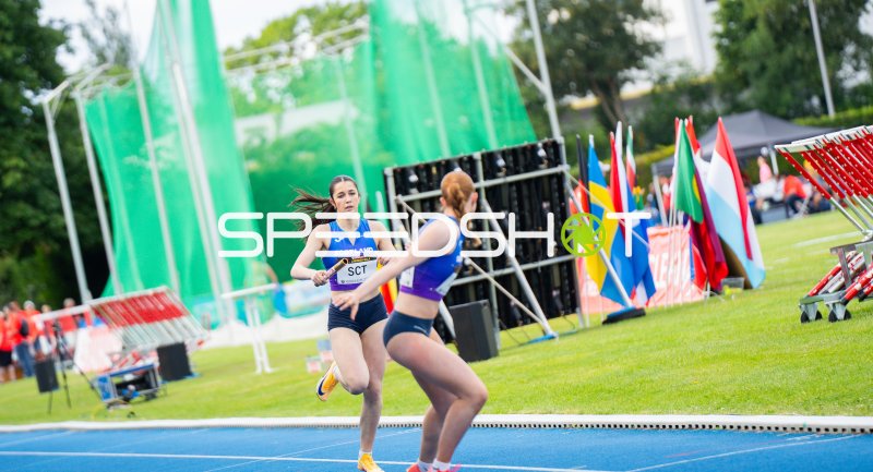 Scotland-Athletin bei der 4x100m-Staffelübergabe in Mannheim