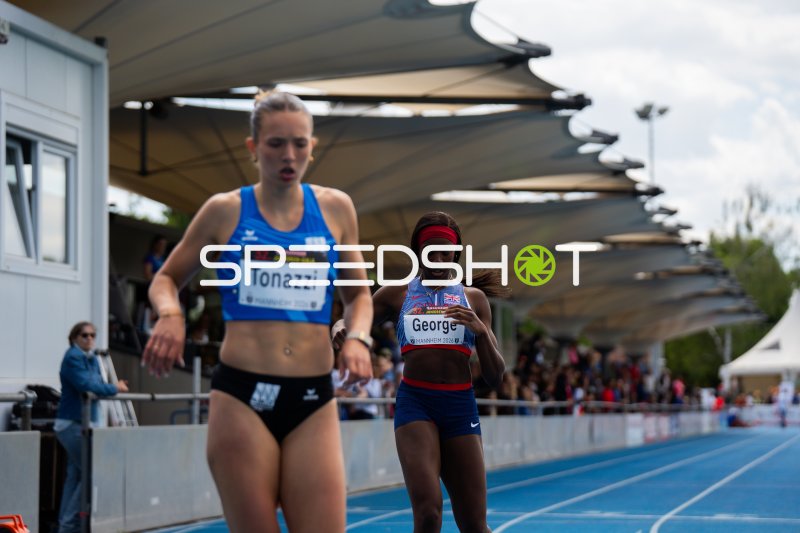 Milla Tonazzi (#334) und Tami George (#193) beim 200m-Lauf in Mannheim