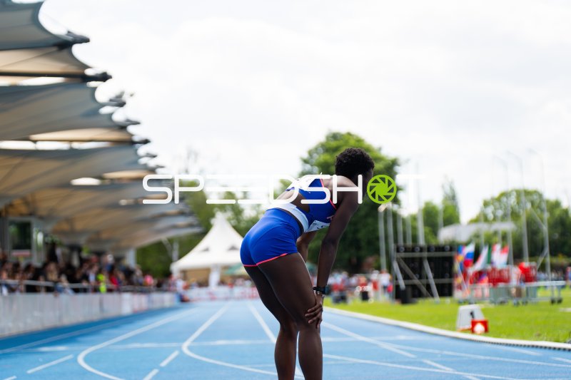 Athletin nach dem Lauf im Michael-Hoffmann-Stadion Mannheim