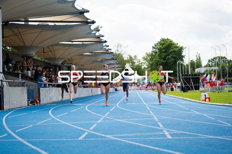 Anne Böcker beim 200m-Lauf im Michael-Hoffmann-Stadion Mannheim