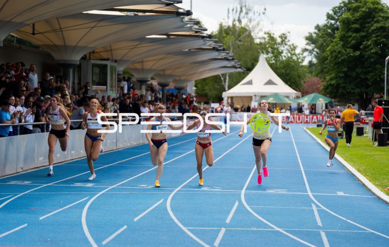 Thea Parnis Coleiro beim Zieleinlauf im Sprint im Michael-Hoffmann-Stadion Mannheim