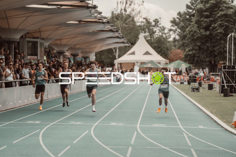 Ethan Heggarty und weitere Sprinter beim 200m-Lauf in Mannheim