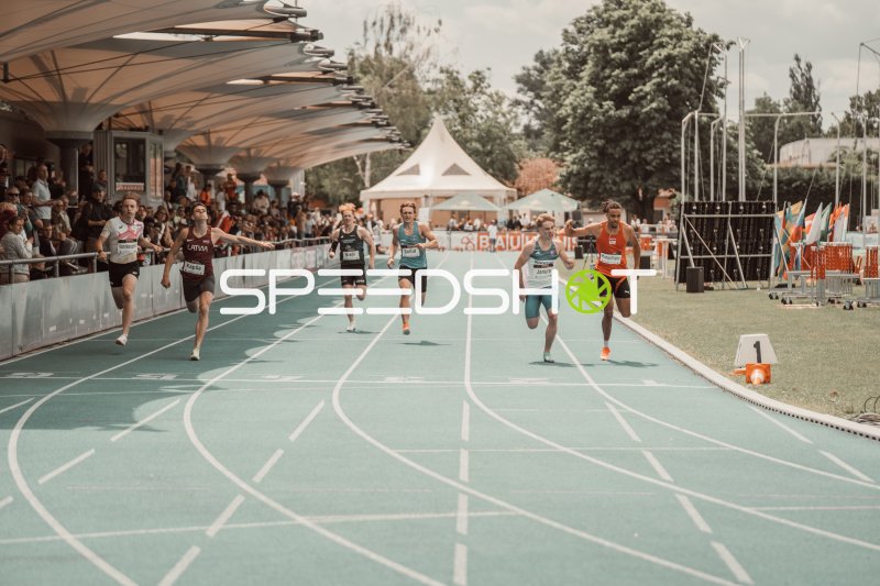 Roberts Kapša (Latvia) und Richard Janura (#347) im 200m-Sprint in Mannheim