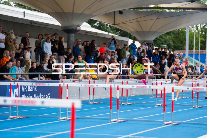 Jil Sanchez, Sereina Liem und Ndasi Daryl im 100m-Hürdenlauf