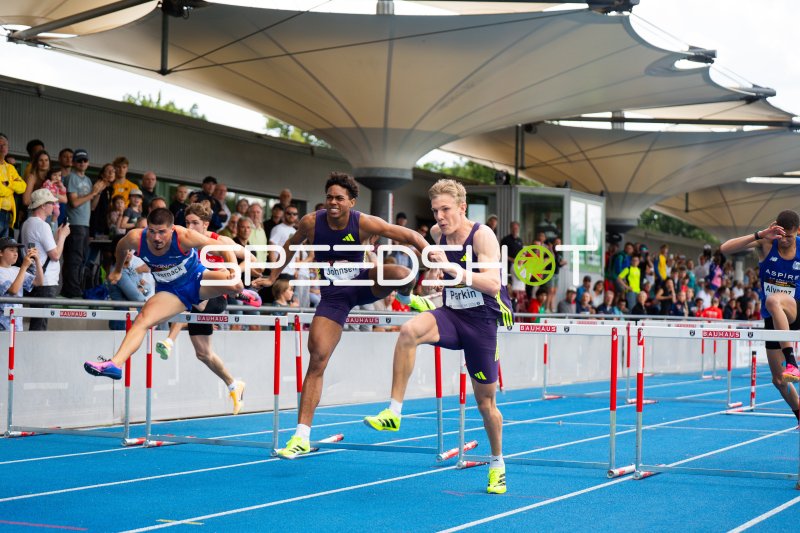 Jayden Parkin und Anthony Johnsen beim 110m-Hürdenlauf in Mannheim