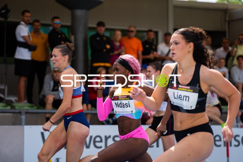 Sereina Liem und Daryl Ndasi beim Sprint bei der 32. Bauhaus Junioren-Gala Mannheim