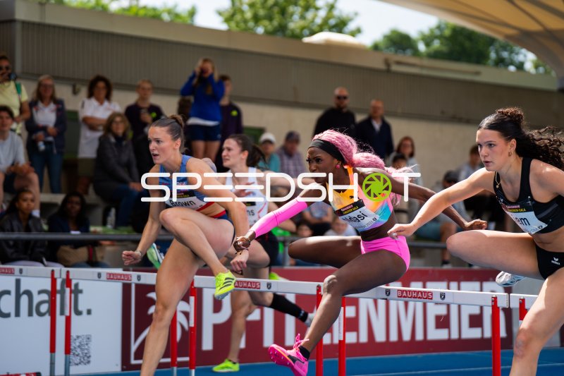 Thea Brown, Jasmine Camacho-Quinn und Sereina Liem beim 100m-Hürdenlauf in Mannheim