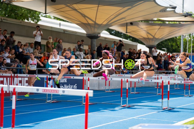 Sereina Liem, Thea Brown und weitere Athletinnen im 400m-Hürdenlauf in Mannheim