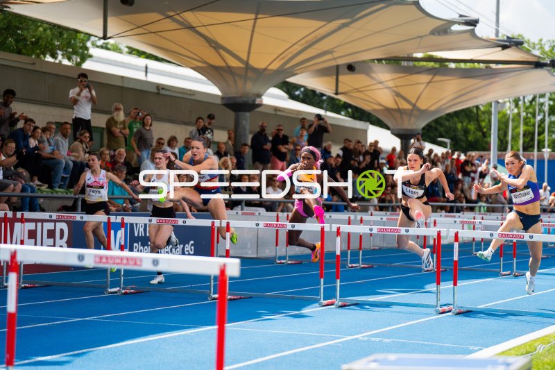 Sereina Liem, Thea Brown und weitere Athletinnen im 400m-Hürdenlauf in Mannheim