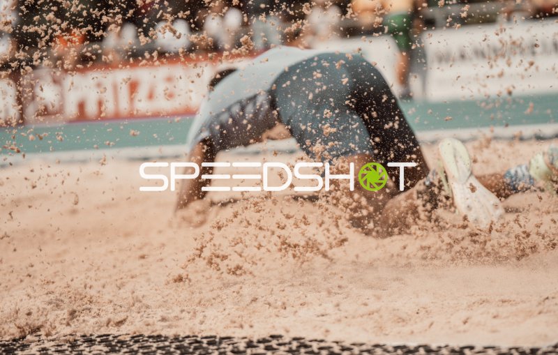 Weitsprung-Landung im Sand beim Meeting in Mannheim