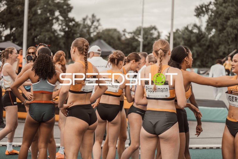 Mieke Wübben und weitere Athletinnen vor dem Start beim 32. Junioren-Gala Mannheim