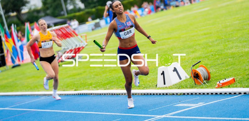Great Britain und Deutschland im 4x100m-Staffelrennen beim 32. Juniorengala Mannheim