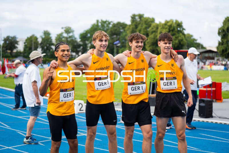 Tjark Schult und Nikolas Raeth mit deutschem 4x400m-Staffelteam GER I in Mannheim