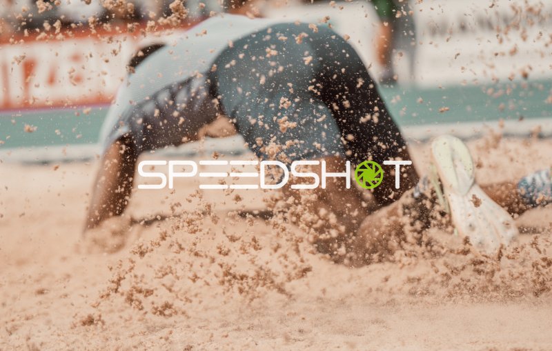 Weitsprung-Landung im Sand beim Meeting in Mannheim