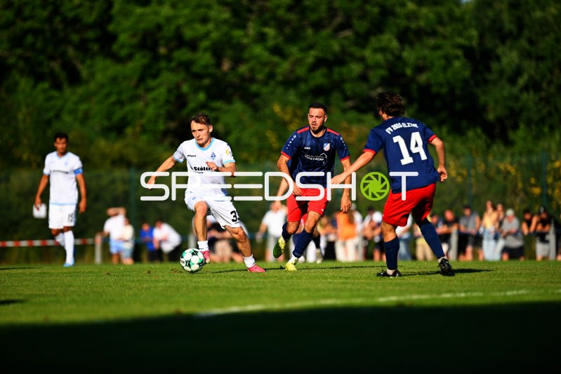 Fußballmatch im Michael-Hoffmann-Stadion Mannheim