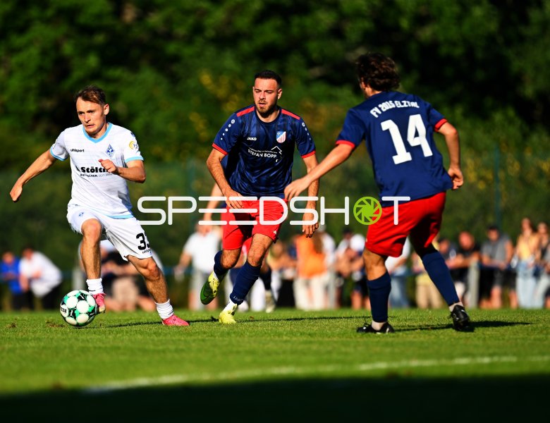 Fußballmatch im Michael-Hoffmann-Stadion Mannheim
