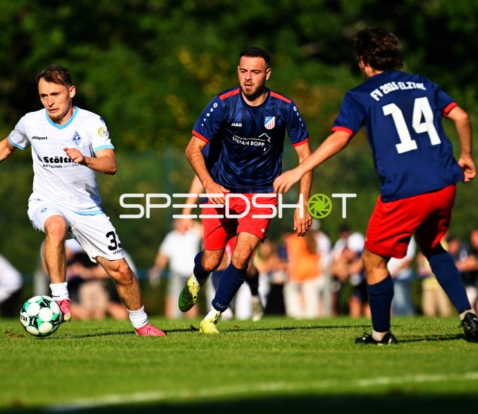 Fußballmatch im Michael-Hoffmann-Stadion Mannheim