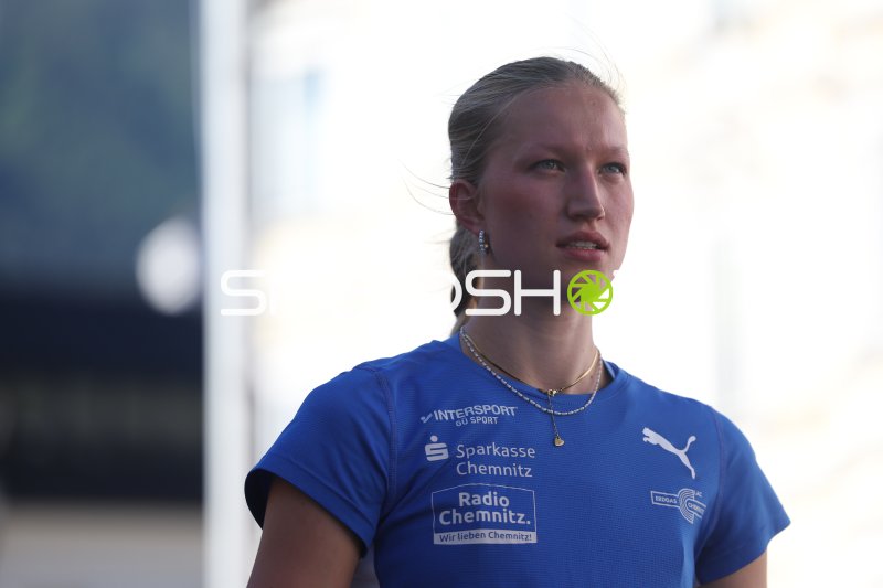Helena Börner beim Weitsprung in Innsbruck