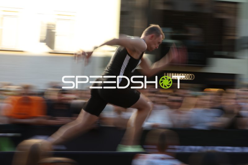 Athlet beim Sprint in der Altstadt Innsbruck