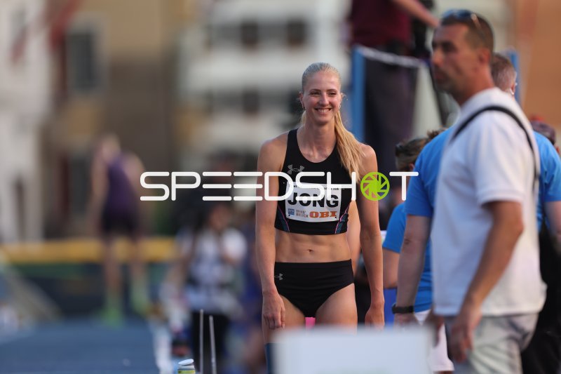 Fleur Jong beim Weitsprung beim Golden Roof Challenge Innsbruck