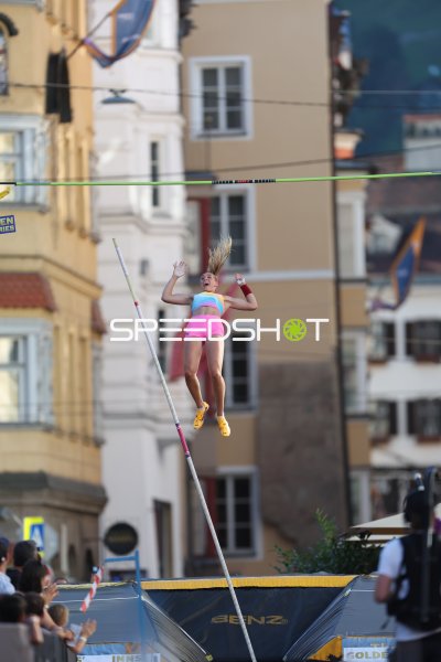 Stabhochsprung Frauen in der Altstadt Innsbruck