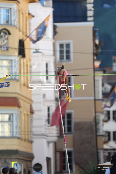 Stabhochsprung Frauen in der Altstadt Innsbruck – Golden Fly Series