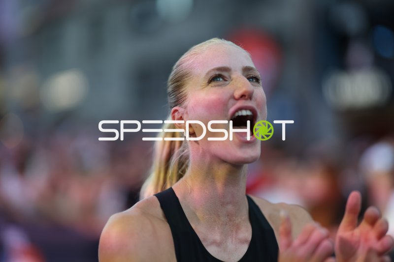 Athletin bei Leichtathletik-Wettkampf in Innsbruck mit emotionalem Jubel