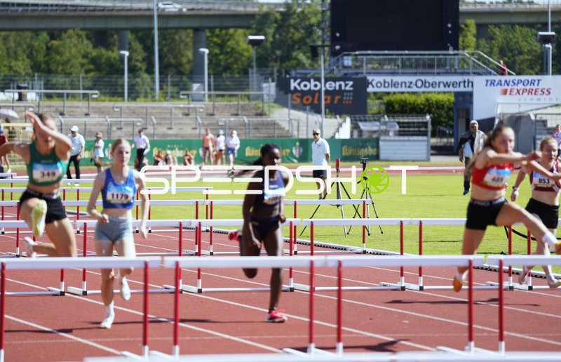 Maike Knebel (#853) und weitere Athletinnen im 100m-Hürdenlauf in Koblenz