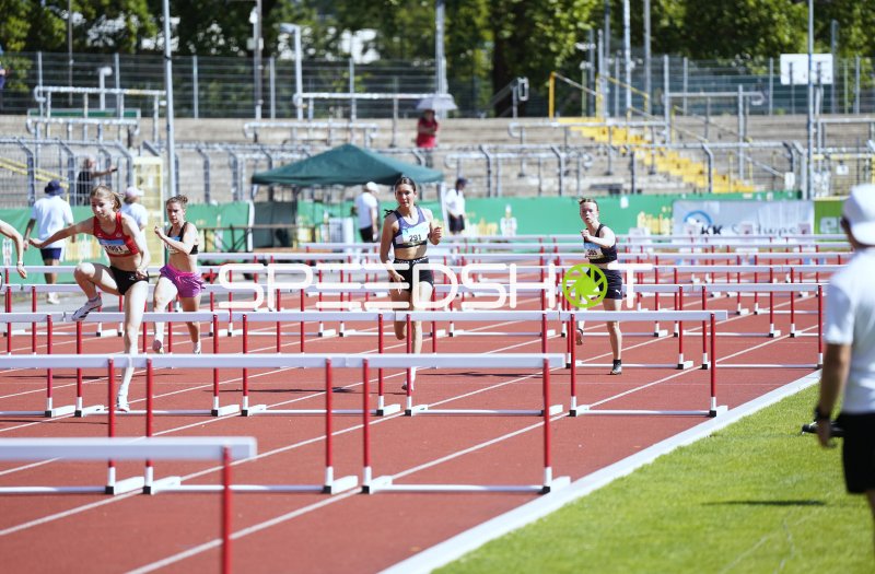 Sophie Arndt, Amelie Schäfer und Carolina Hammer im Hürdenrennen in Koblenz