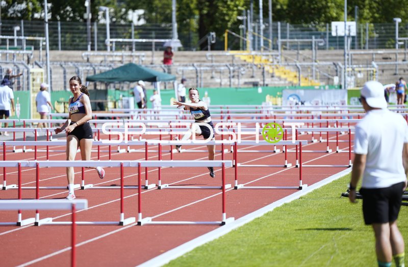 Carolina Hammer (#291) und Sophie Arndt (#385) im 100m-Hürdenlauf in Koblenz