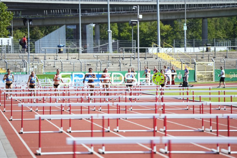 Svea Weber beim 100m-Hürdenlauf im Stadion Oberwerth Koblenz