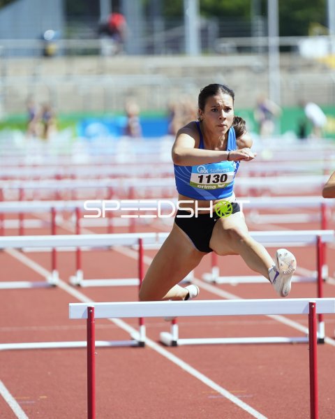 Anna Kaul (#1130) und Constanze Koller (#425) im 100m-Hürdenlauf in Koblenz