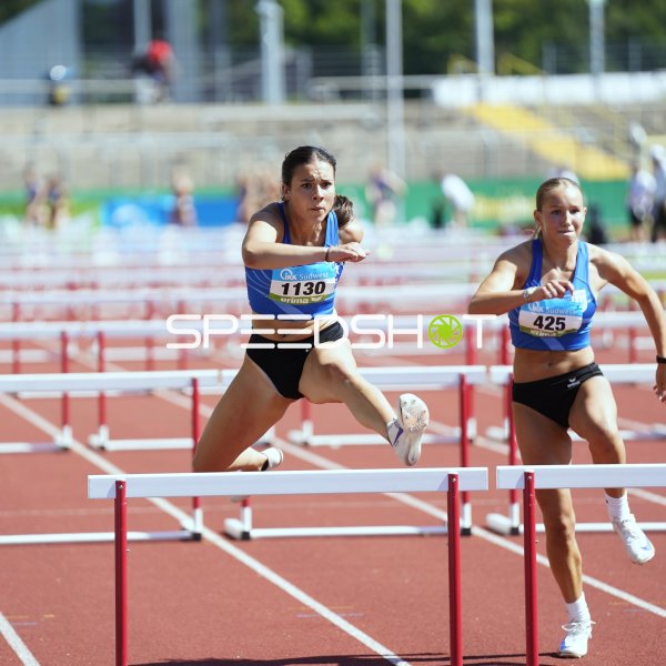 Anna Kaul (#1130) und Constanze Koller (#425) im 100m-Hürdenlauf in Koblenz