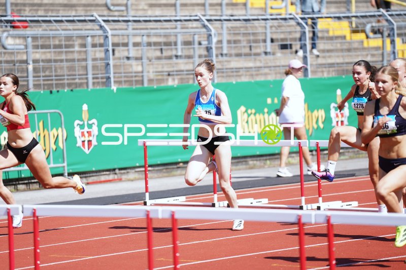 Sarah Birkle beim 400m-Hürdenlauf im Stadion Oberwerth Koblenz