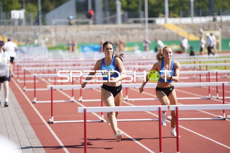Anna Kaul und Constanze Koller im Hürdenlauf in Koblenz