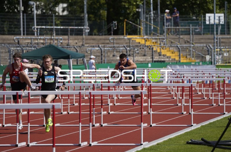 Bruno Betz und Jonas Unruh beim Hürdenlauf im Stadion Oberwerth Koblenz