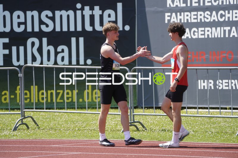 Nils Noel Zeller und ein Athlet beim Handschlag in Koblenz