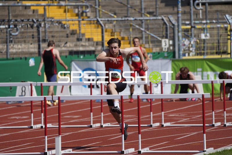 Thomas Leonard mit Startnummer 236 beim Hürdenlauf in Koblenz