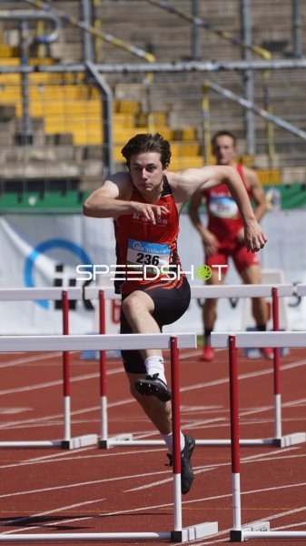 Thomas Leonard mit Startnummer 236 beim Hürdenlauf in Koblenz