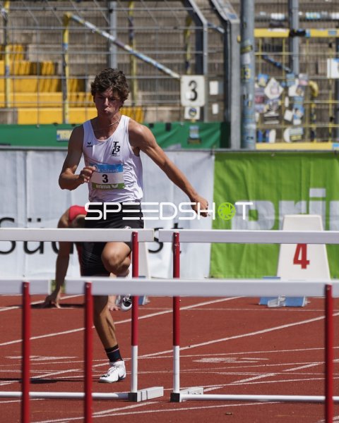 Sohmer Lenny im Hürdenlauf im Stadion Oberwerth Koblenz