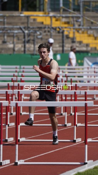 Thomas Leonard und Sohmer Lenny im Hürdenlauf im Stadion Oberwerth